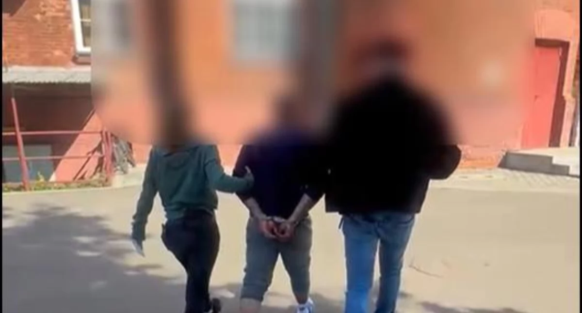 Zatrzymania, Policjanci Komisariatu Policji Czarnym Dunajcu zatrzymali letniego mężczyznę podejrzanego udział oszustwie metodą „na policjanta” - zdjęcie, fotografia