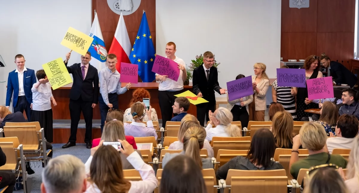 Sprawy lokalne, Szkoła Specjalna Przysposabiająca Pracy Polskim Stowarzyszeniu rzecz Osób Niepełnosprawnością Intelektualną Koło Nowym Targu podsumowała zakończony projekt „Kariera barier” - zdjęcie, fotografia