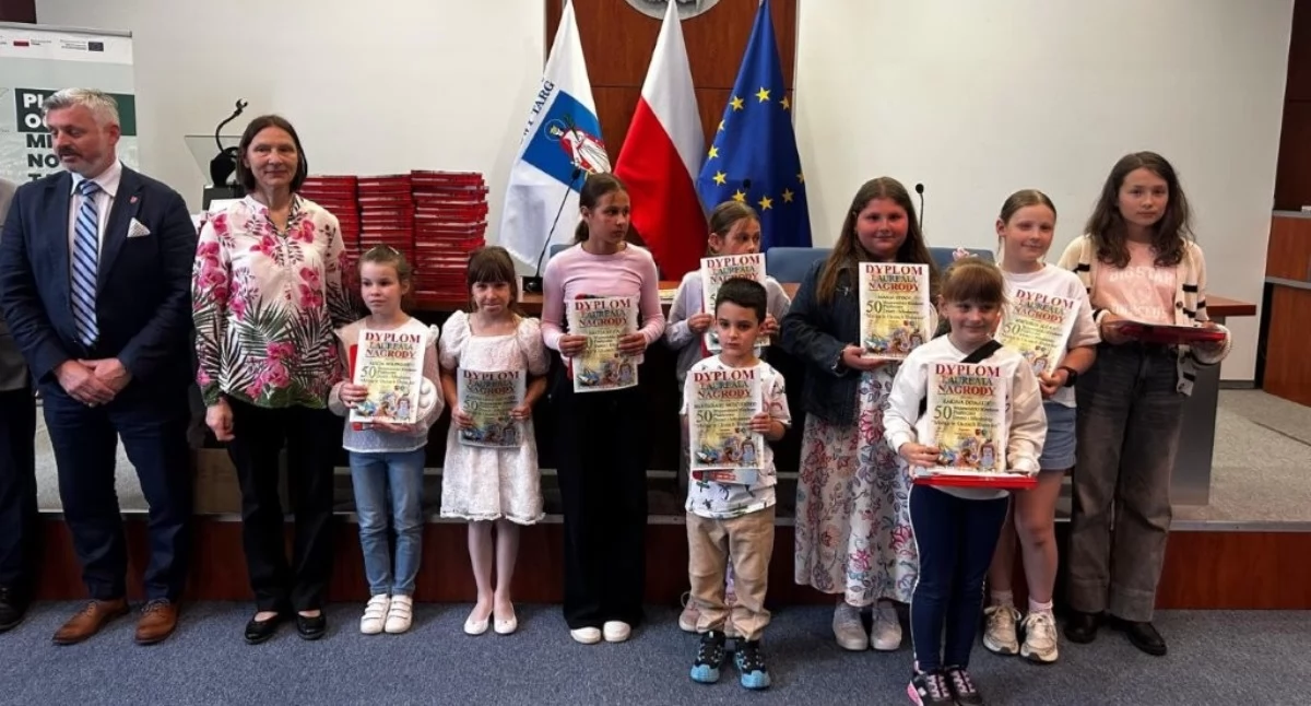 Konkursy, Wręczenie nagród Wojewódzkim Konkursie Plastycznym dzieci młodzieży Matka Oczach Dziecka - zdjęcie, fotografia