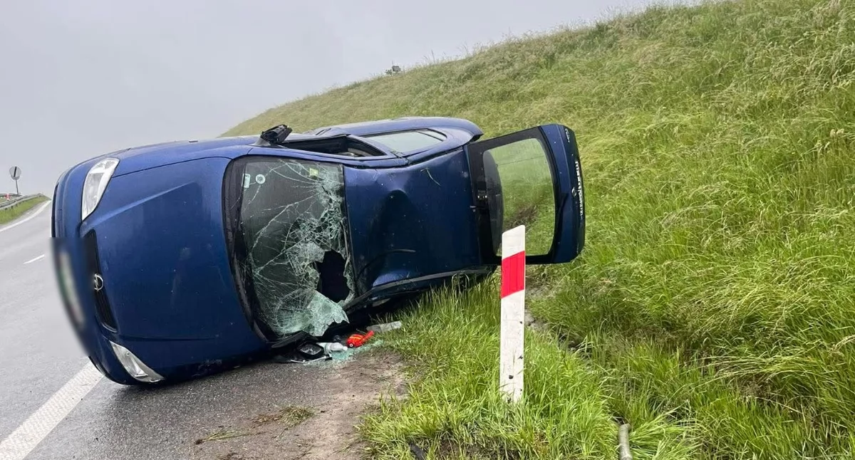 Wypadki, dachowaniu zakopiance kobieta ciąży zabrana szpitala - zdjęcie, fotografia