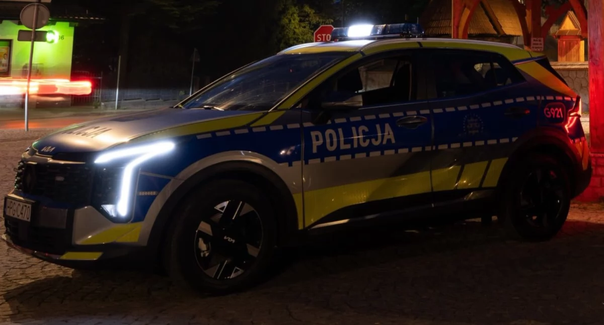 Zatrzymania, Driftował oczach policjantów Nowym Targu latek stracił prawo jazdy - zdjęcie, fotografia