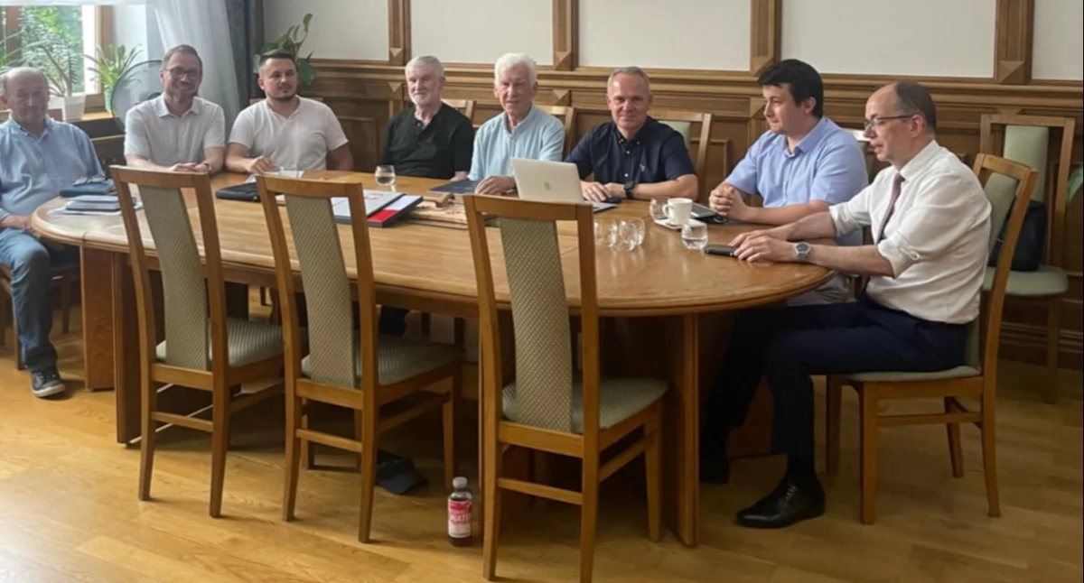 Hokej, Przełom hokeja Nowym Targu Radni złożyli projekt powołania miejskiej spółki - zdjęcie, fotografia
