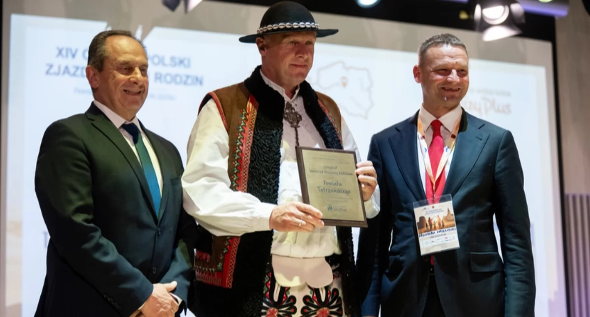 Samorząd, Powiat Tatrzański Certyfikatem Samorządu Przyjaznego Rodzinom - zdjęcie, fotografia