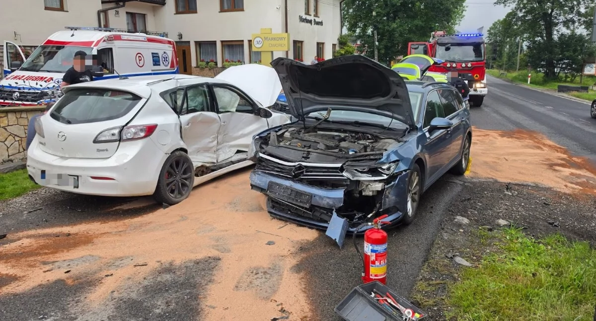 Wypadki, Zderzenie dwóch samochodów Białce Tatrzańskiej - zdjęcie, fotografia