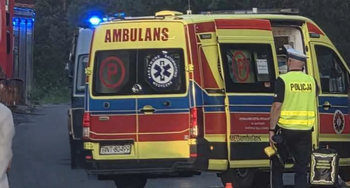 Wypadki, Rowerzysta potrącony przez samochód Krauszowie miejsce wezwano śmigłowiec - zdjęcie, fotografia