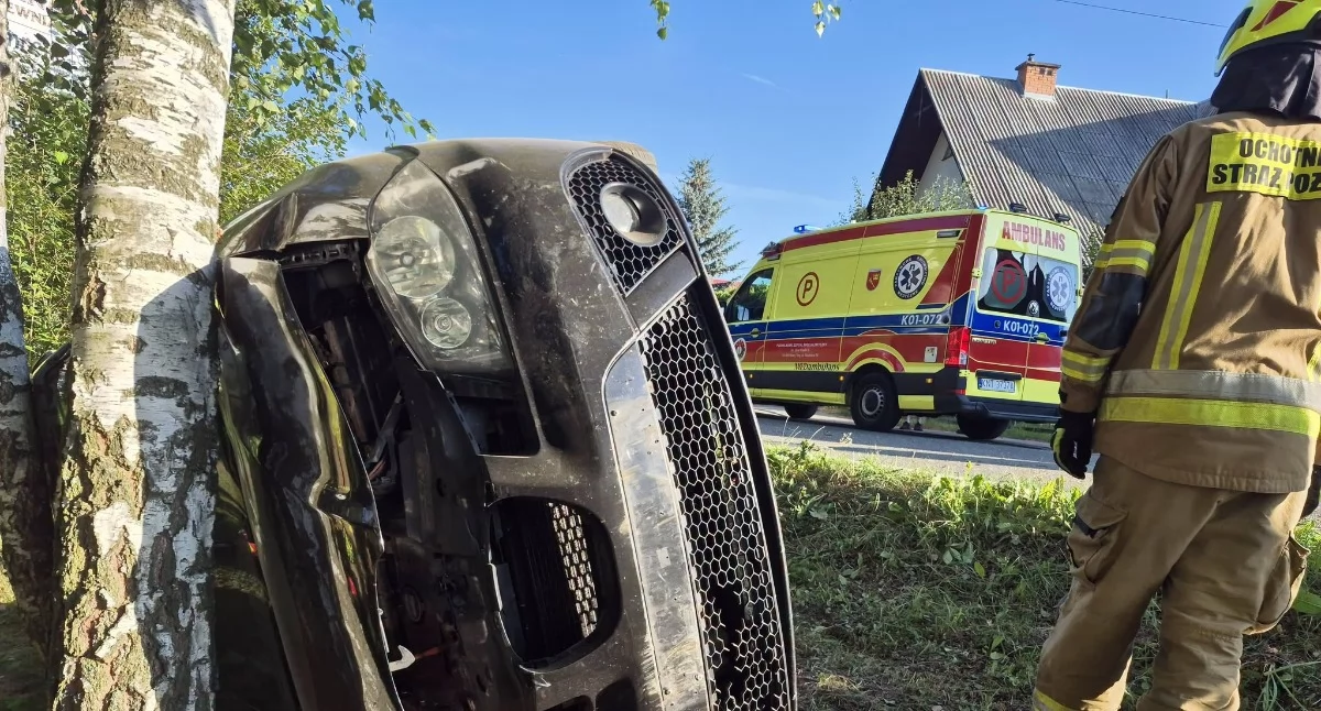 Wypadki, Groźna kolizja Lipnicy Wielkiej samochodem podróżowały cztery osoby - zdjęcie, fotografia