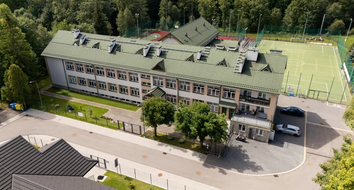 Edukacja, Szkoła Olczy odświeżona przed nowym rokiem rozwiązania uczniów - zdjęcie, fotografia