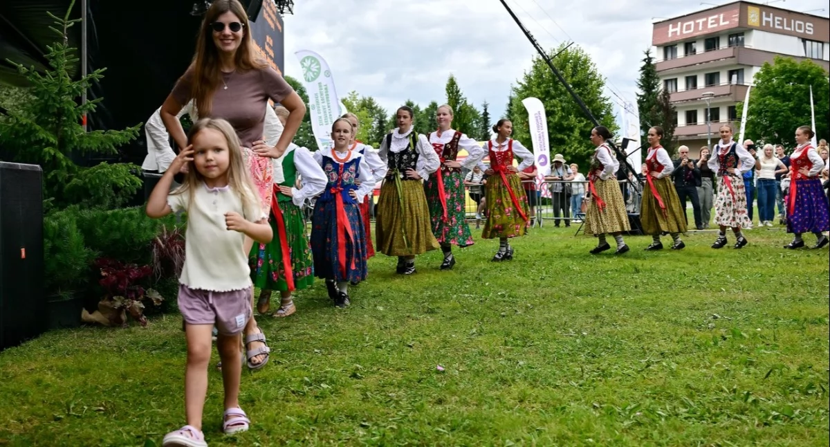 Folklor, górale zbójnicki taniec Kolejne atrakcje festiwalu Zakopanem - zdjęcie, fotografia