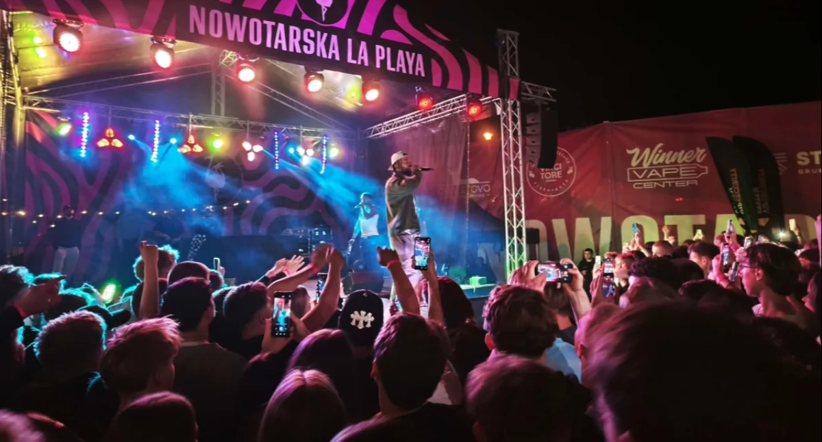 Koncerty, Nowotarskiej Playa znowu koncertowo tłumy koncercie Malika Montany - zdjęcie, fotografia
