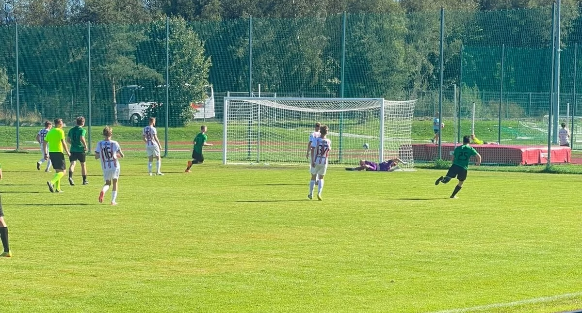Piłka nożna, Zwycięstwo Czarnych Czarny Dunajec Lubaniem Tylmanowa - zdjęcie, fotografia
