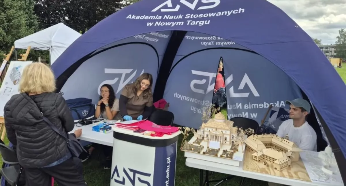 Edukacja, Akademia Stosowanych Nowym Targu zaprezentowała swoją ofertę podczas festiwalu Zakopanem - zdjęcie, fotografia