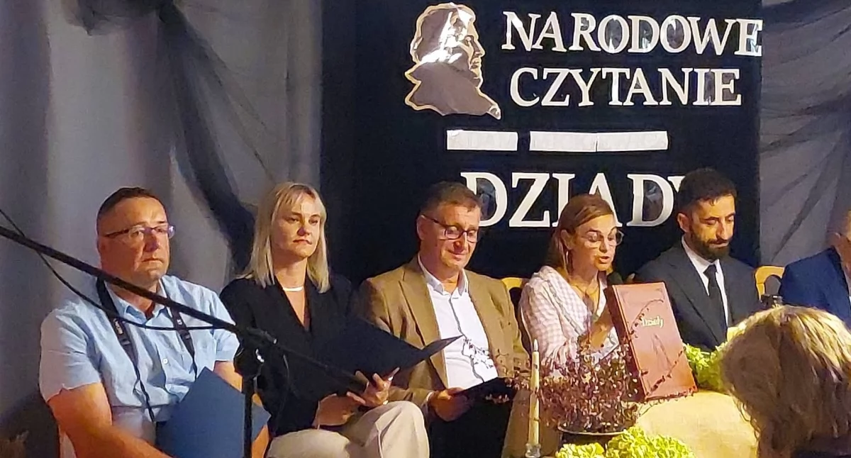 Spotkania, „Ciemno wszędzie głucho wszędzie” Harklowa znów sięgnęła „Dziady” Mickiewicza - zdjęcie, fotografia