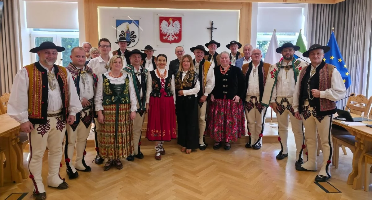 Samorząd, Powiatu Tatrzańskiego przyjęła rezolucję obronie górali Podhala - zdjęcie, fotografia