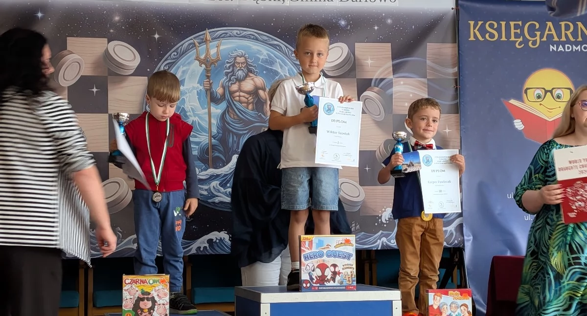 Inne sporty, Wielki sukces młodego mieszkańca Białego Dunajca Wiktor Szostak najlepszy ogólnopolskim turnieju warcabowym - zdjęcie, fotografia