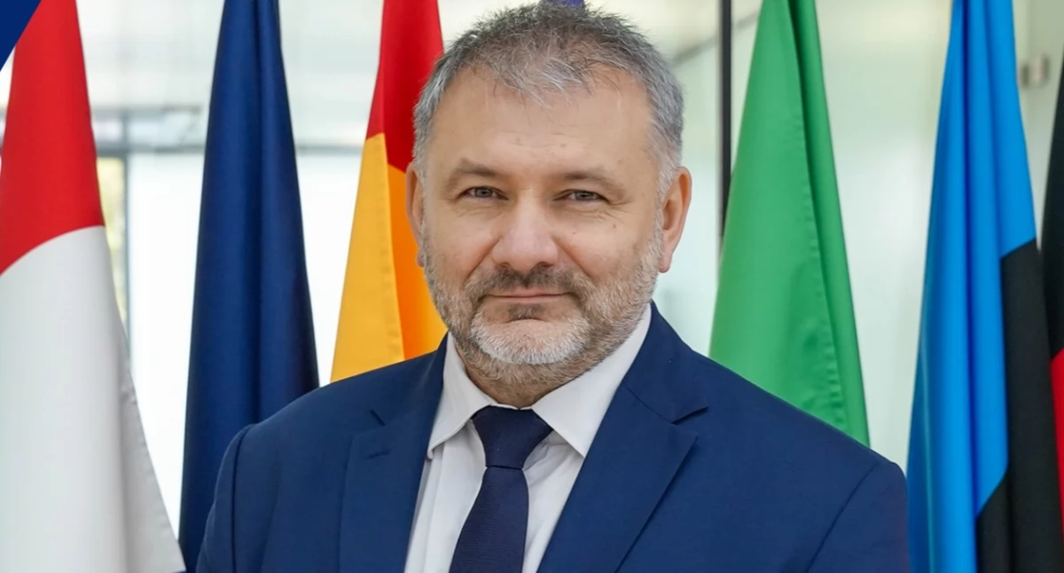 Seniorzy, Minister Sprawiedliwości Waldemar Żurek spotka seniorami Zakopanem ramach programu „Świadomy Senior  Bezpieczny Senior” - zdjęcie, fotografia