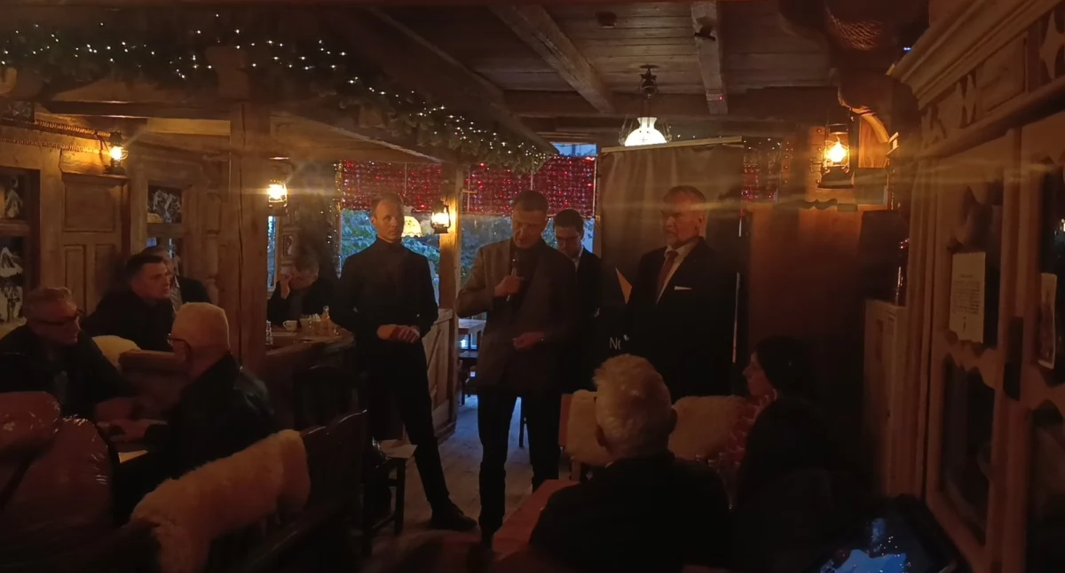 Sprawy lokalne, Burzliwa debata „Prawie Śniegu” Zakopanem Próba znalezienia kompromisu między właścicielami branżą narciarską otwarte spotkanie posłem Ryszardem Wilkiem - zdjęcie, fotografia