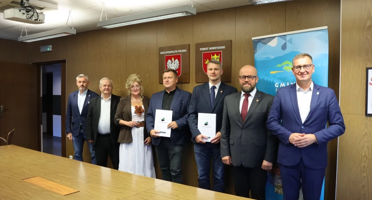 Drogi, Ponad przebudowę drogi Knurowie Zakres szeroki - zdjęcie, fotografia