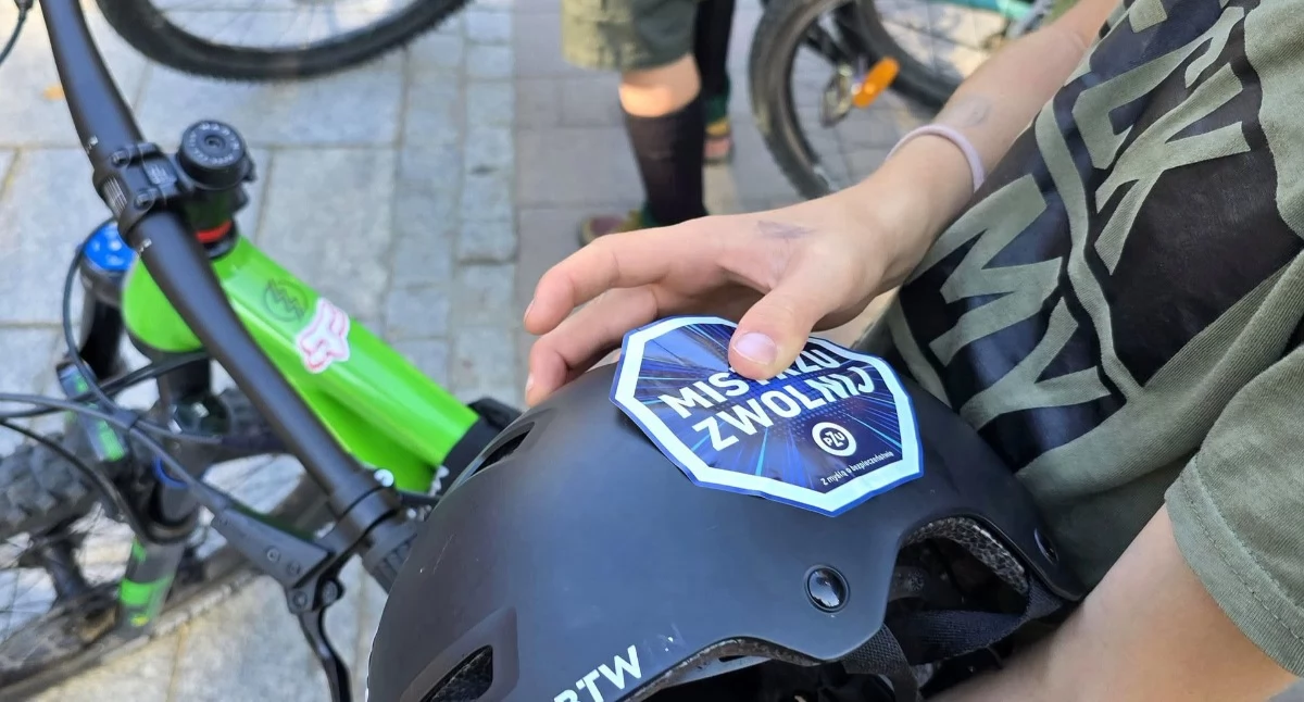 Informacje 112, Zakopiańska drogówka kontrolowała rowerzystów użytkowników hulajnóg Ujawniono ponad wykroczeń - zdjęcie, fotografia