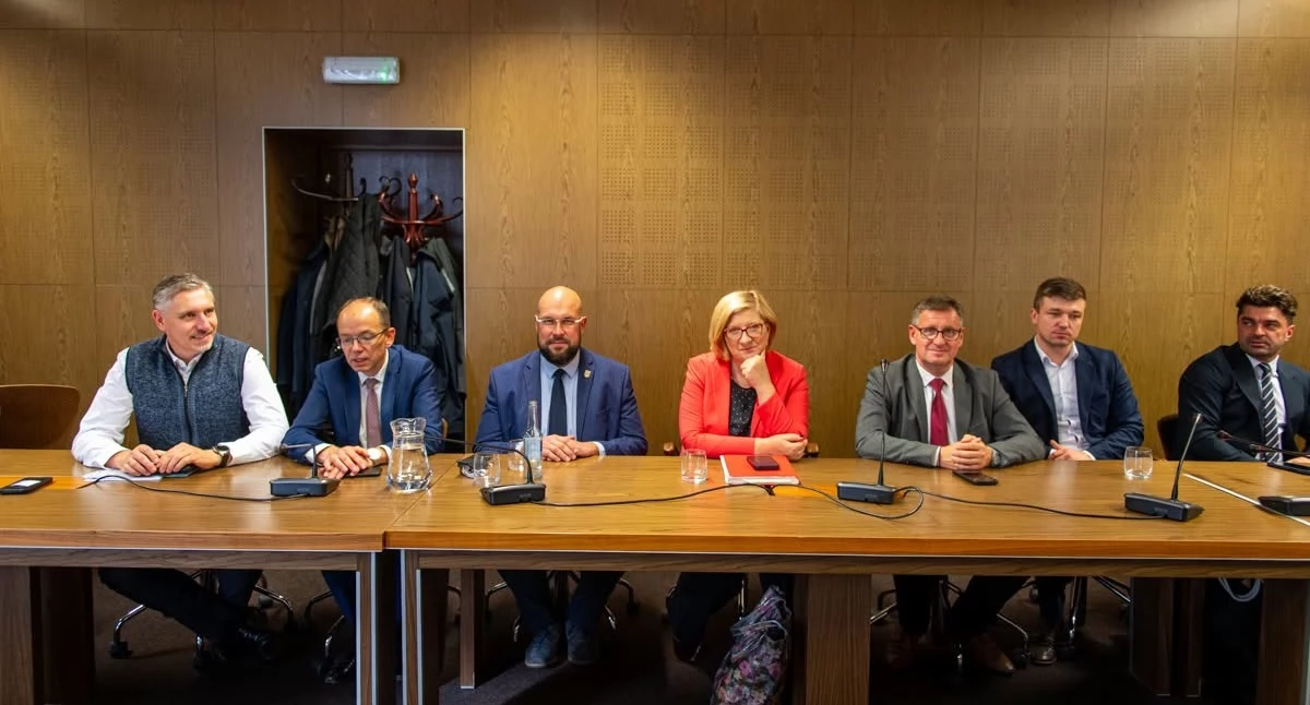 Samorząd, Schronisko zwierząt Nowym Targu zostało zamknięte wójtowie burmistrzowie wydali wspólne stanowisko - zdjęcie, fotografia