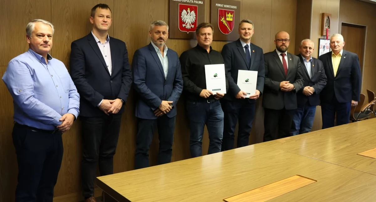Drogi, Droga Ochotnicy Górnej przebudowy Podpisano umowę ponad milion złotych - zdjęcie, fotografia