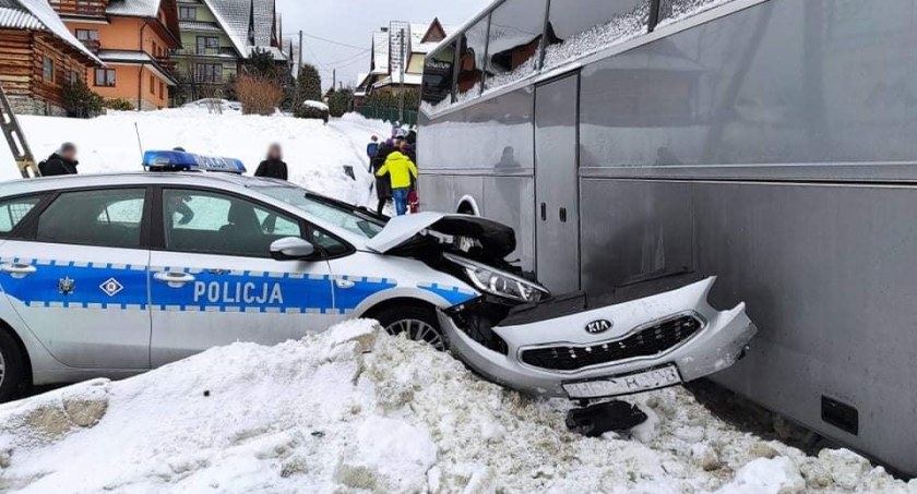 Zderzenie policyjnego radiowozu z autobusem / fot. Piotr Duraj