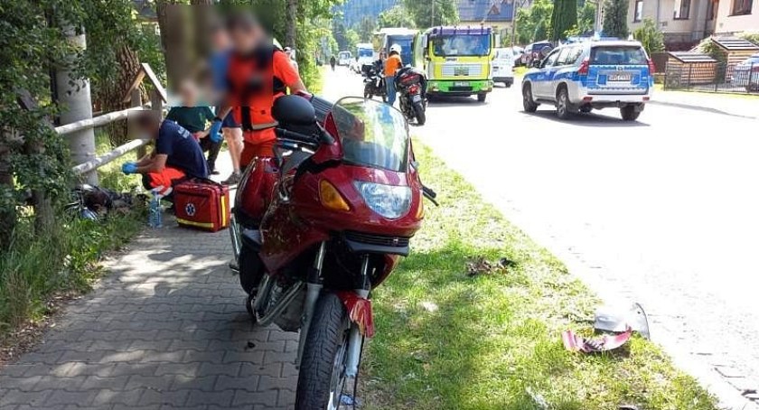 Zderzenie motocykla ze znakiem drogowym/ Fot. KPP Zakopane