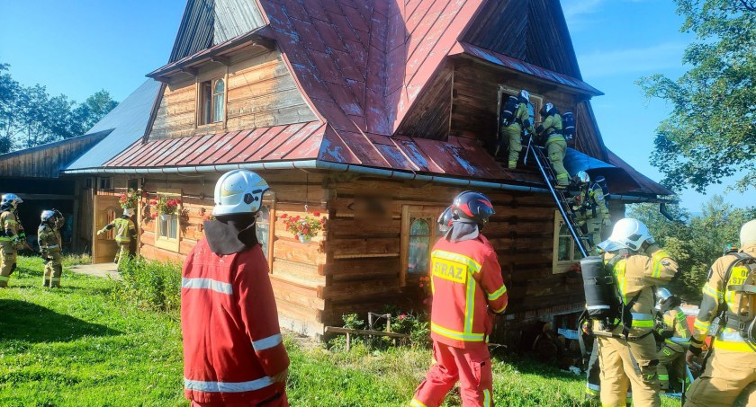 Pożar w Nowem Bystrem /fot. czytelnik i OSP Kościelisko