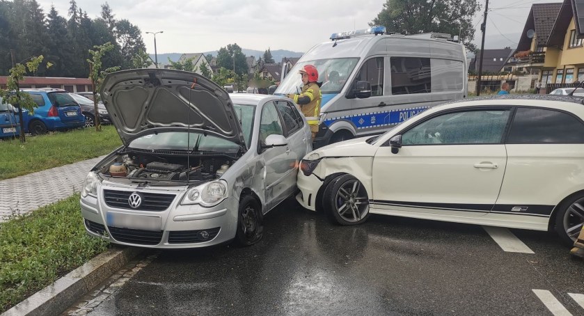 Zdajecie zderzenia samochodów/ Fot. Krupowicz Pomoc Drogowa