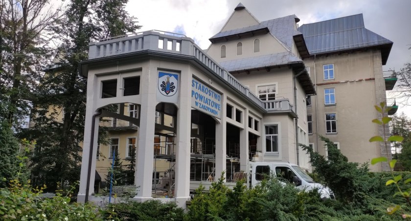 Starostwo tatrzańskie zamknęło drzwi w Zakopanem / Fot Piotr Duraj