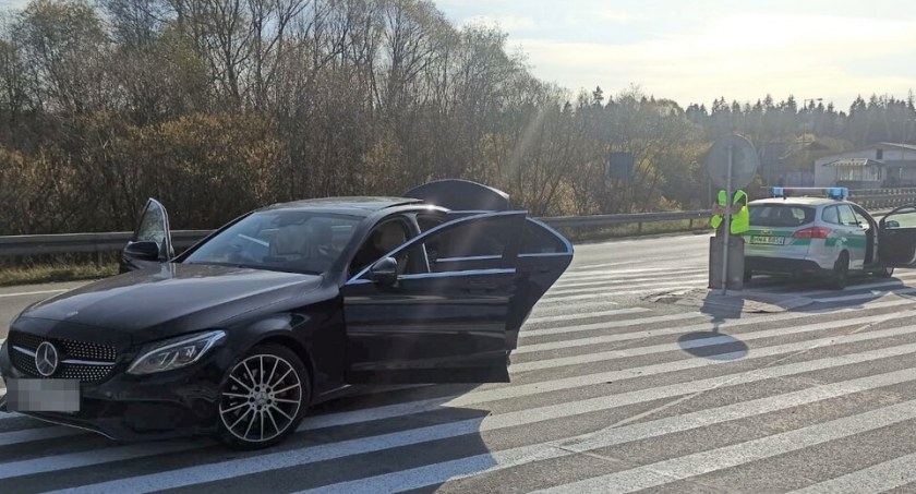 Poszukiwany mercedes zatrzymany w Chyżnem / Fot:  Karpacki Oddział SG