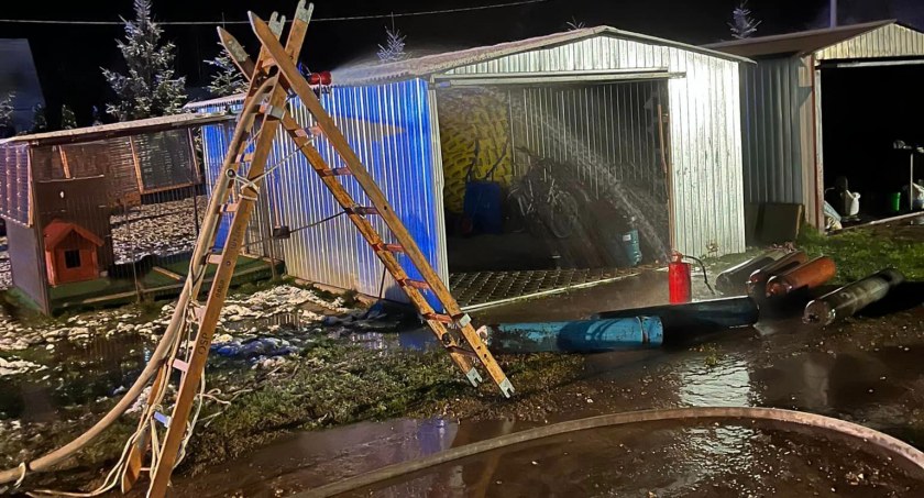 Akcja strażaków podczas pożaru w Rabie Wyżnej / Fot. OSP Raba Wyżna