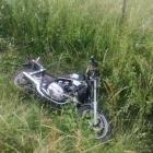motocykl leży w rowie