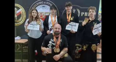 Kolejni zawodnicy z CKF Maximus z medalami podczas Pucharu Świata XPC w Trójboju Siłowym w Siedlcach