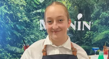 Karolina Skupień z ZSCKR Nowy Targ na Ogólnopolskim Konkursie Barmańskim w Warszawie