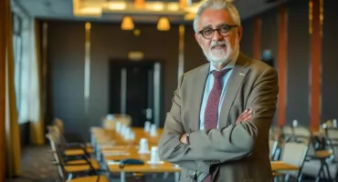 Praca po emeryturze? Coraz więcej seniorów nie kończy kariery zawodowej