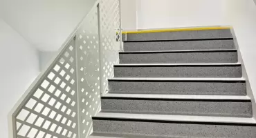 Podhalański Szpital zakończył remont klatek schodowych - jest bezpieczniej i nowocześniej