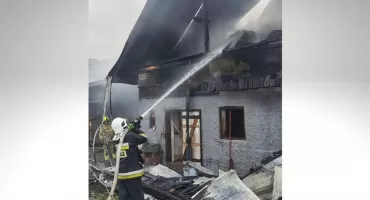 Pożar w Chyżnem - ogień objął dom oraz zabudowania gospodarcze