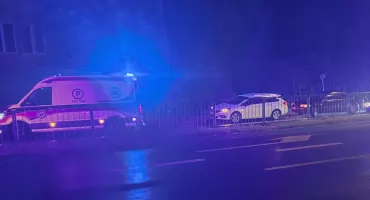 Wieczorna kolizja na al. Tysiąclecia - na miejscu ratownicy i policja