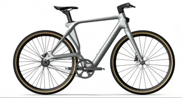 Rower elektryczny damski lekki kontra tradycyjny rower trekkingowy