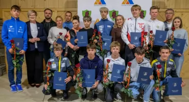 Uroczyste wręczenie stypendiów sportowych i aktów nadania stopnia nauczyciela mianowanego podczas XVII Sesji Rady Gminy Poronin