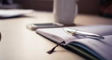 Artykuły piśmienne, które podnoszą prestiż w biznesowych spotkaniach