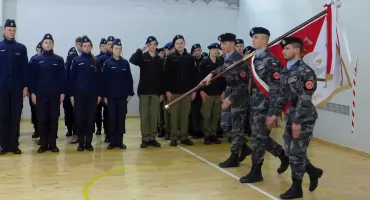 Uroczystość w Nowym Targu – stopnie awansu i wyróżnienia dla kadetów liceum wojskowego