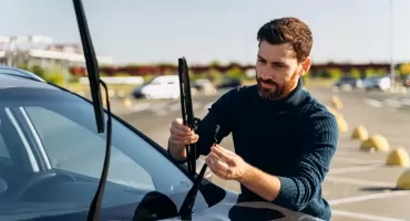 Kiedy ostatnio zmieniałeś wycieraczki? Oznaki, że czas na nowe