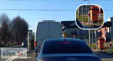 Samochód dostawczy zgasł tuż przed torami – kierowcy ruszyli z pomocą