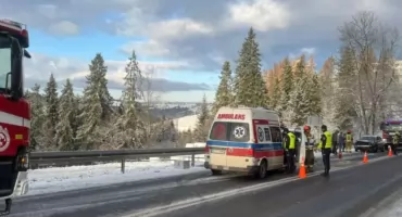 Zderzenie dwóch aut w Bukowinie Tatrzańskiej - jedna osoba trafiła do szpitala 