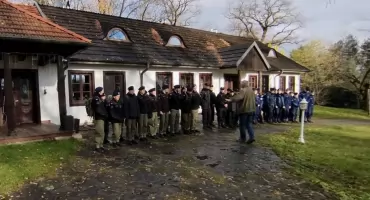 Kadeci z Nowego Targu odwiedzili rodzinny dworek generała Józefa Hallera