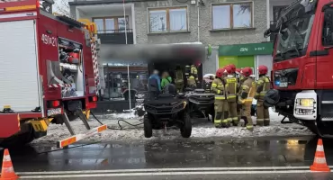 Ogień w sklepie na Szaflarskiej - trwa zabezpieczanie budynku
