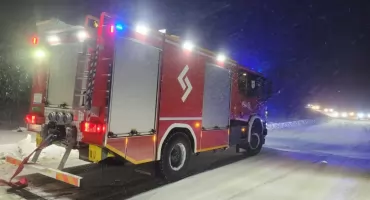 Kolizje na drogach podczas intensywnych opadów śniegu - interwencje w Chochołowie