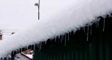 Policja przypomina o obowiązku odśnieżania chodników i dachów