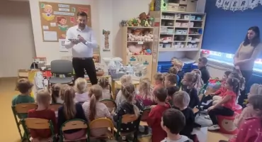 Przedszkolaki z Czerwiennego poznawały świat gołębi - hodowca Robert Bielak opowiedział o swojej pasji